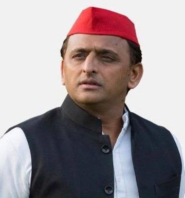 priyanshu__63's tweet photo. सूत्र:- नगीना सांसद @BhimArmyChief चन्द्रशेखर आजाद से गठबंधन को लेकर समाजवादी पार्टी में आपसी खींचतान है🚨

एकतरफ अखिलेश यादव इस गठबंधन से बचना चाहते हैं वहीं उनके चाचा शिवपाल यादव चाहते हैं कि उनका गठबंधन "आजाद समाज पार्टी" से हो

हाल ही में एक इंटरव्यू में शिवपाल सिंह यादव से एक पत्रकार द्वारा इस गठबंधन के विषय में प्रश्न पूछा गया तो उन्होंने इसपर अपनी हामी भरी थी 

अखिलेश यादव को डर है कि अगर चन्द्रशेखर आजाद के साथ उनका गठबंधन होता है तो वो उनकी राजनीति को हाइजैक कर सकते हैं...!!