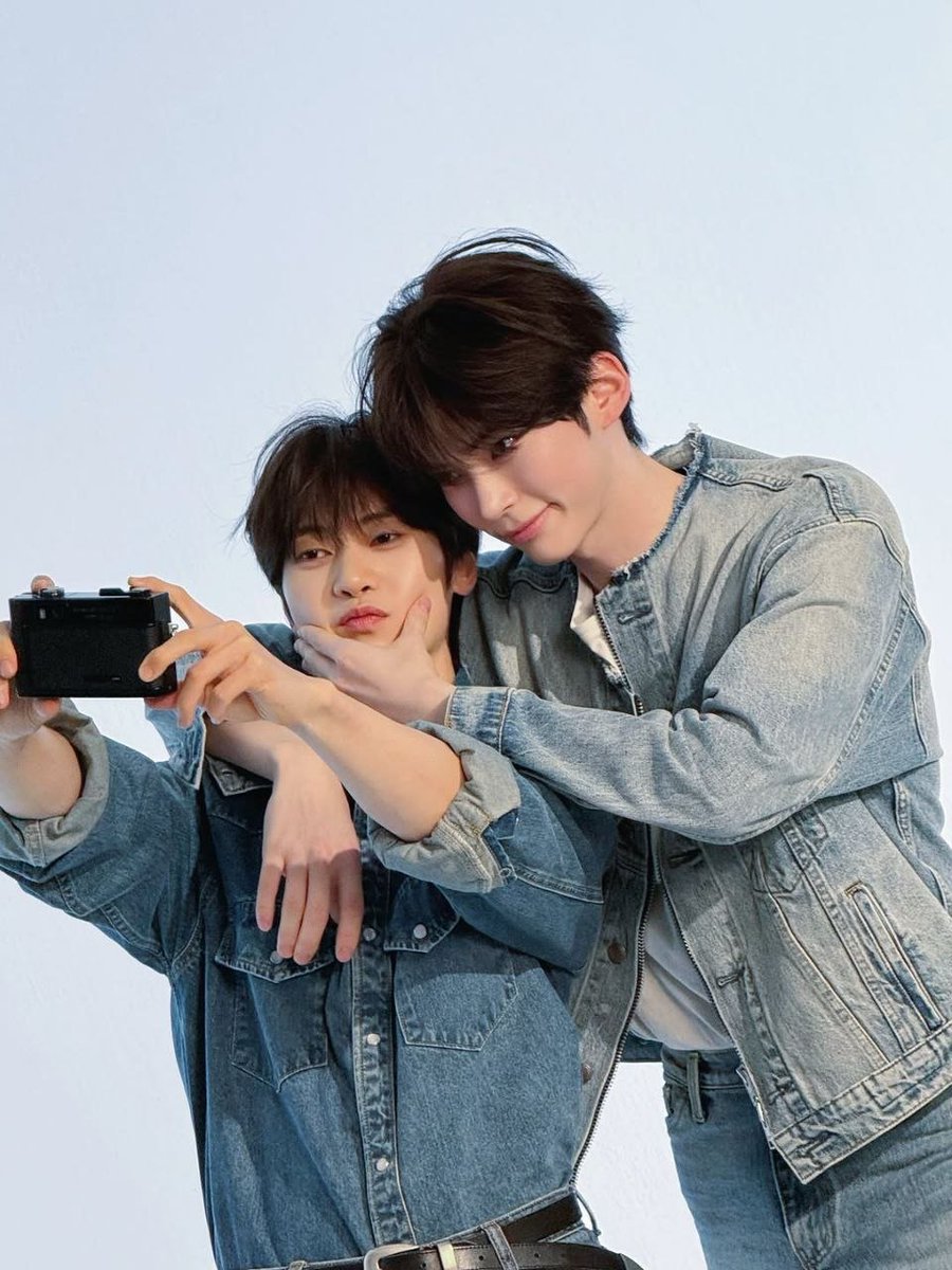 Mattewh's tweet photo. @sunghaubin @shanbwin @sunghanbicn @Hanbimni @hanbinwr @hanbinzi @sunghapbin @sunxghanbin meskipun terlambat, selamat ulang tahun hyung terhebat. 🥳 https://t.co/RqYh9MQ1fQ