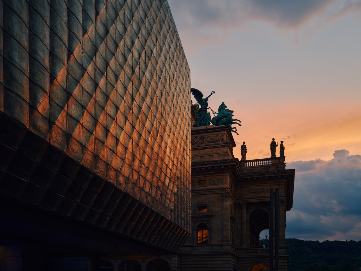 aguyinyellow's tweet photo. The striking façade of Nová Scéna (The New Stage) is made of over 4300 individually hand-cast glass blocks designed in collaboration with glass artists Stanislav Libenský and Jaroslava Brychtová. Prague, Czech Republic. https://t.co/NXAd0CIt9a