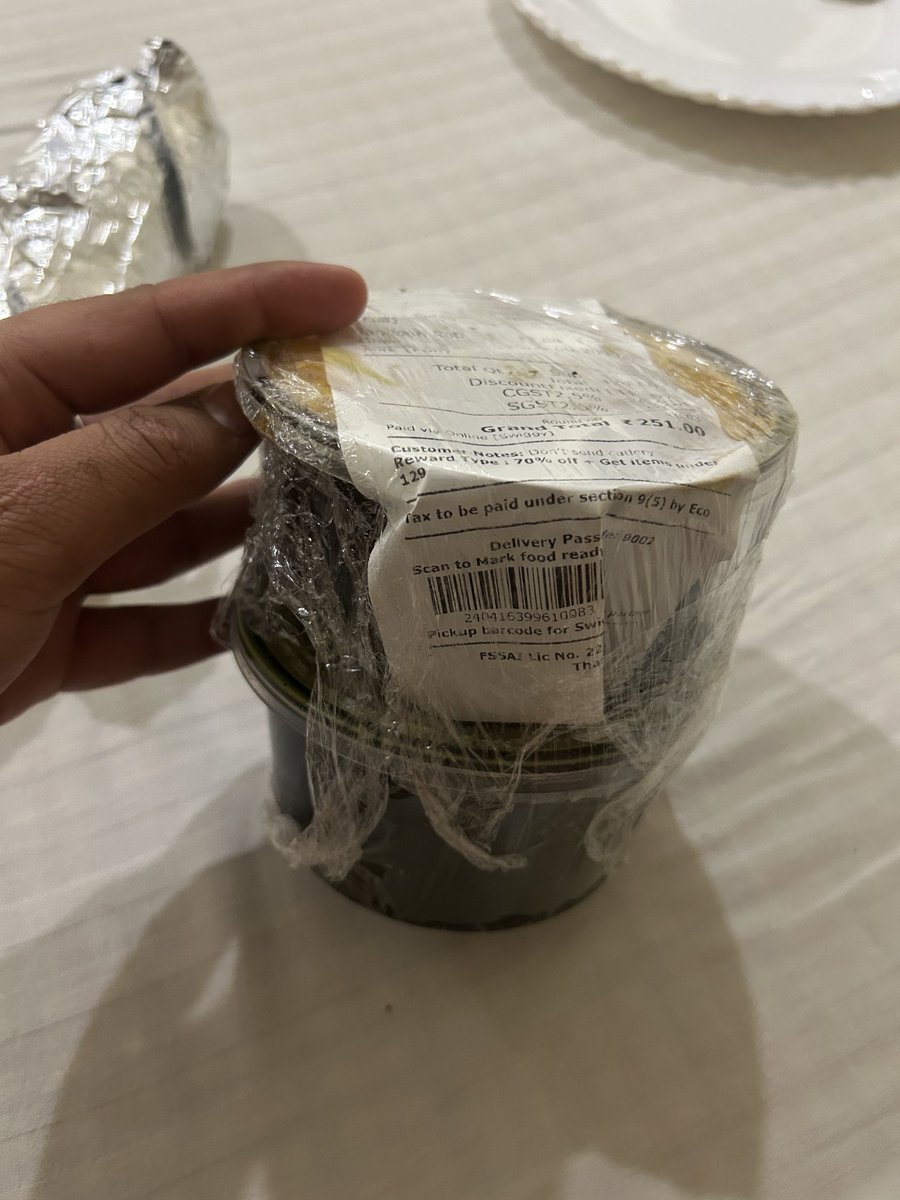 Rohanpathania1's tweet photo. Very poor experience with @Swiggy. Order arrived with missing items (Chole Paneer, Dahi &amp; Tandoori Roti), no cutlery despite instructions, and ₹523 was charged while the restaurant bill was only ₹251. No support from customer care or the restaurant. Completely unacceptable. https://t.co/FyMCgmHBOd