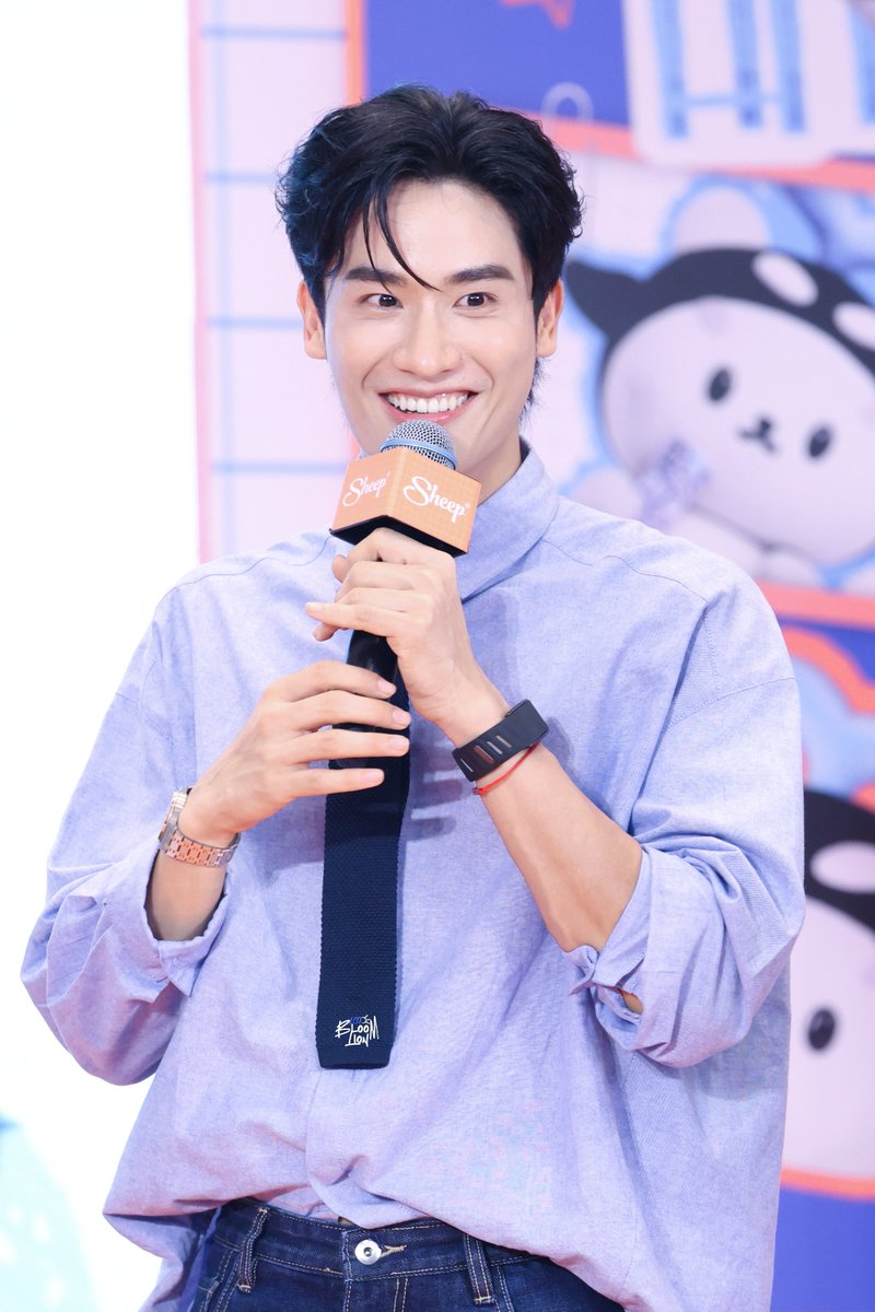 bloomlion's tweet photo. Blue Denim อะไรแบบนี้เหมาะกับเตมาก หล่อฝุดๆ แต่อันที่จริงก็เหมาะทุกอย่าง แค่จะอวย 🤣🤣🤣

#Tawan_V https://t.co/HrGcc4eOwV