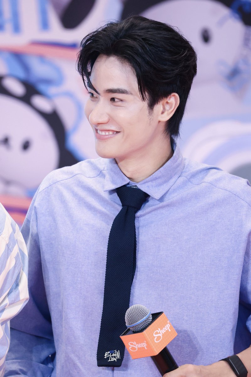 bloomlion's tweet photo. Blue Denim อะไรแบบนี้เหมาะกับเตมาก หล่อฝุดๆ แต่อันที่จริงก็เหมาะทุกอย่าง แค่จะอวย 🤣🤣🤣

#Tawan_V https://t.co/HrGcc4eOwV