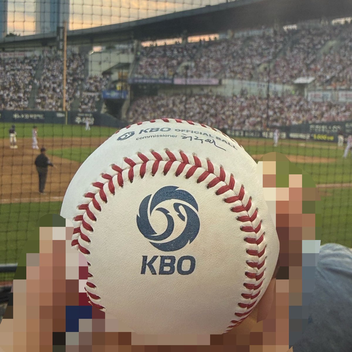 ham2e2e's tweet photo. 정원이 보러 갔다가 파울공 맞은 여자 어때? https://t.co/RkLkYfGn9X