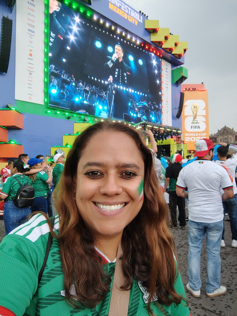 dulcecaro7's tweet photo. Así me tocó vivir la inauguración del mundial en el Zócalo de la Ciudad de México #mundial2026 #lafiestadelfutbol https://t.co/BrKWWFoNIT