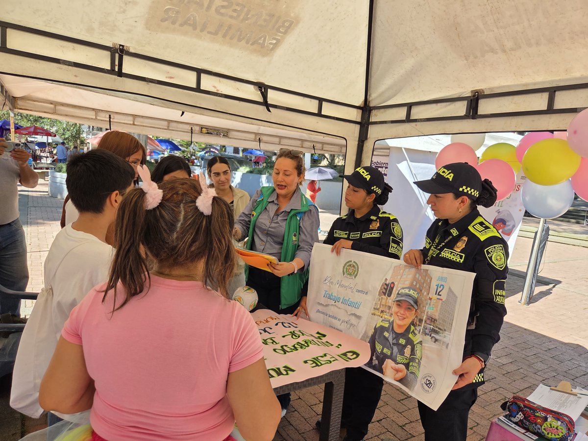 ProteccionPonal's tweet photo. En articulación con autoridades e instituciones educativas, adelantamos en #Huila actividades de sensibilización en el marco de la estrategia E PAÍS, orientadas a la erradicación del trabajo infantil👮🤝.
#JuntosPorLaNiñez https://t.co/e36ryZyTYN