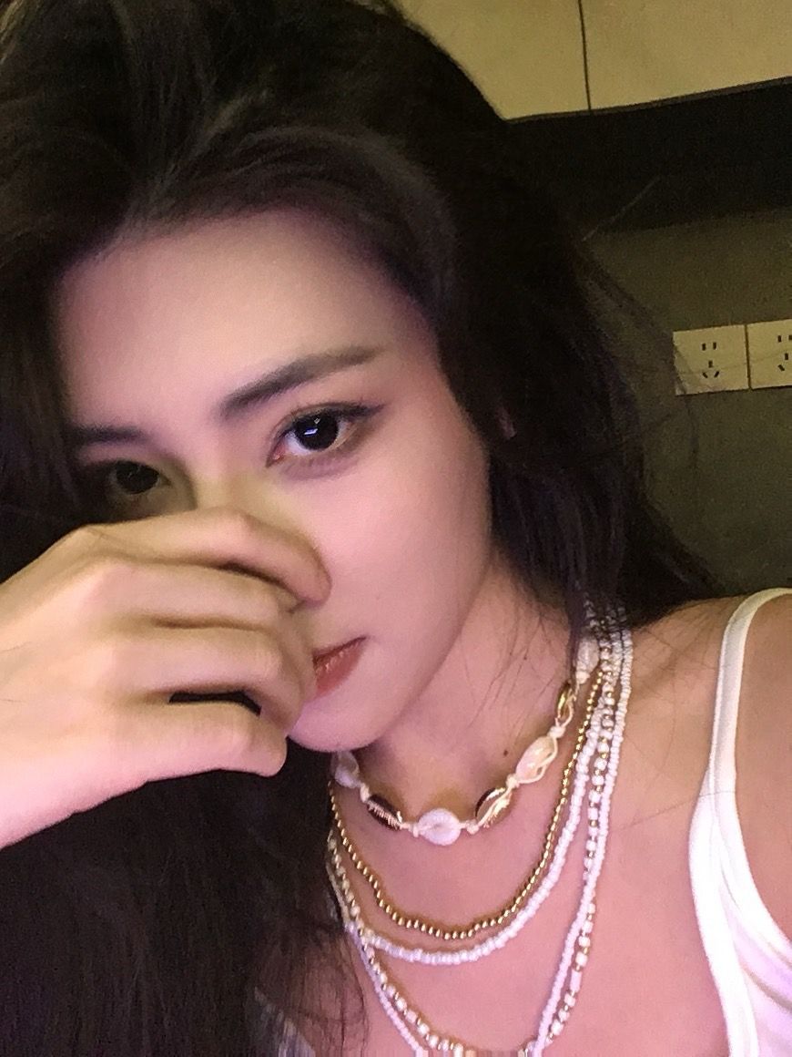 gbbhuyan's tweet photo. 没有穿裤裤哦 ！

有人看嘛 举手    🙌

不要🚪🚪 https://t.co/4L3iJjtBte
