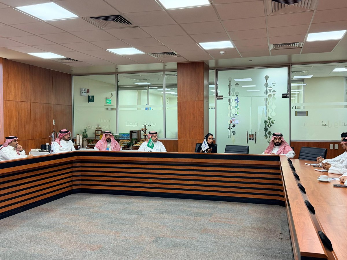 AsharqiaChamber's tweet photo. زارت لجنة الاتصالات وتقنية المعلومات بـ #غرفة_الشرقية اليوم الأحد، برئاسة نائب رئيس اللجنة سليمان الزهير، الأكاديمية الوطنية لتقنية المعلومات، حيث تم التعريف بالأكاديمية، واستعراض البرامج المقدمة لتمكين القطاع من خلال تدريب ورفع كفاءة الكوادر الوطنية،ومناقشة آلية التعاون المشترك. https://t.co/8mYARnMq9j
