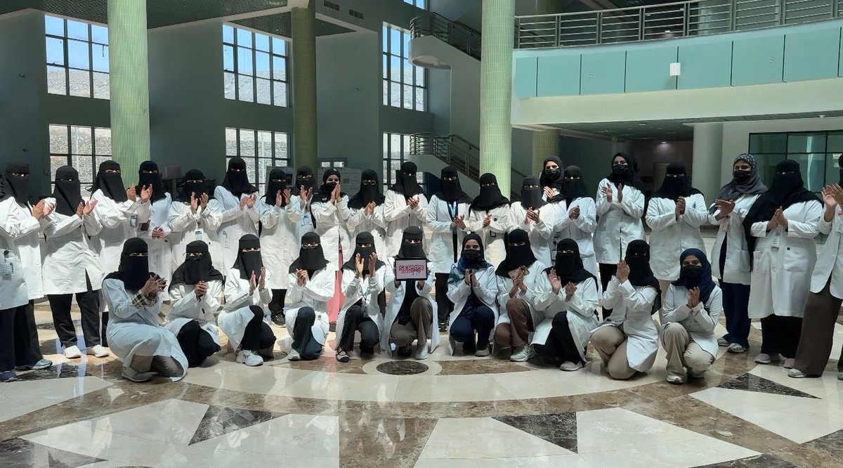 BuMed443's tweet photo. One year away from 
graduation 🎓🎓🩺

طوينا صفحة السنة الخامسة بكل ما حملته من تحديات وإنجازات وذكريات جميلة.

وبعد أن قطعنا معظم الطريق، نستقبل سنتنا السادسة والأخيرة بخطى واثقة وطموح أكبر💪🏻

إلى سنة التخرج ⏳⏳..
 نلقاكم السنة القادمة على خير بإذن الله 🤍 https://t.co/iuNYZHmX1n