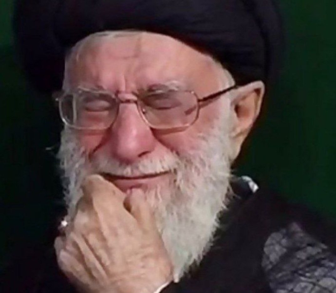 7777rah73's tweet photo. تو روزگاری هستیم که پخش سخنرانی‌های خامنه‌ای درباره هسته‌ای، مذاکره و... اقدام علیه امنیت ملی محسوب میشه. https://t.co/PL0ApmaBGJ