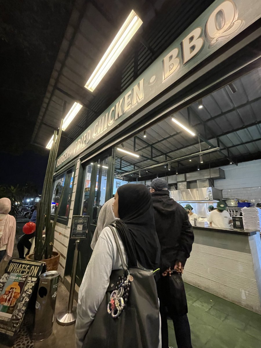 o4ayam's tweet photo. 陽気な月曜日の夜 https://t.co/a2hIAn1fqZ