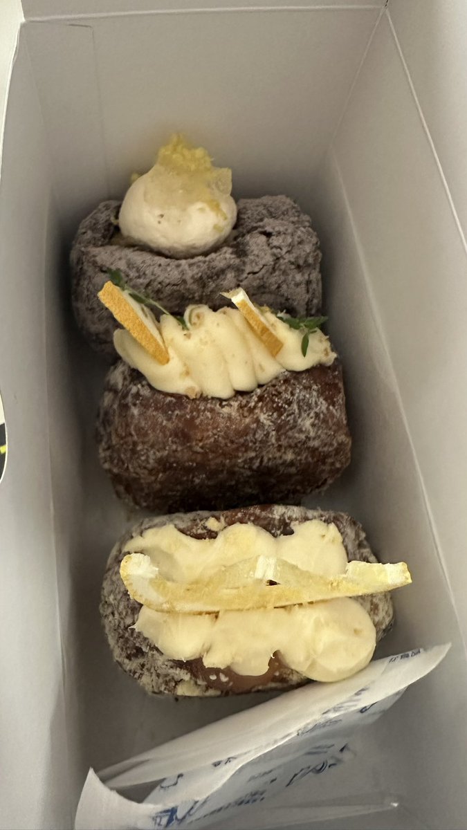 ase__white's tweet photo. aespaちゃんとアイムドーナツのコラボ食べれた！！！ https://t.co/T0cTpciOKI