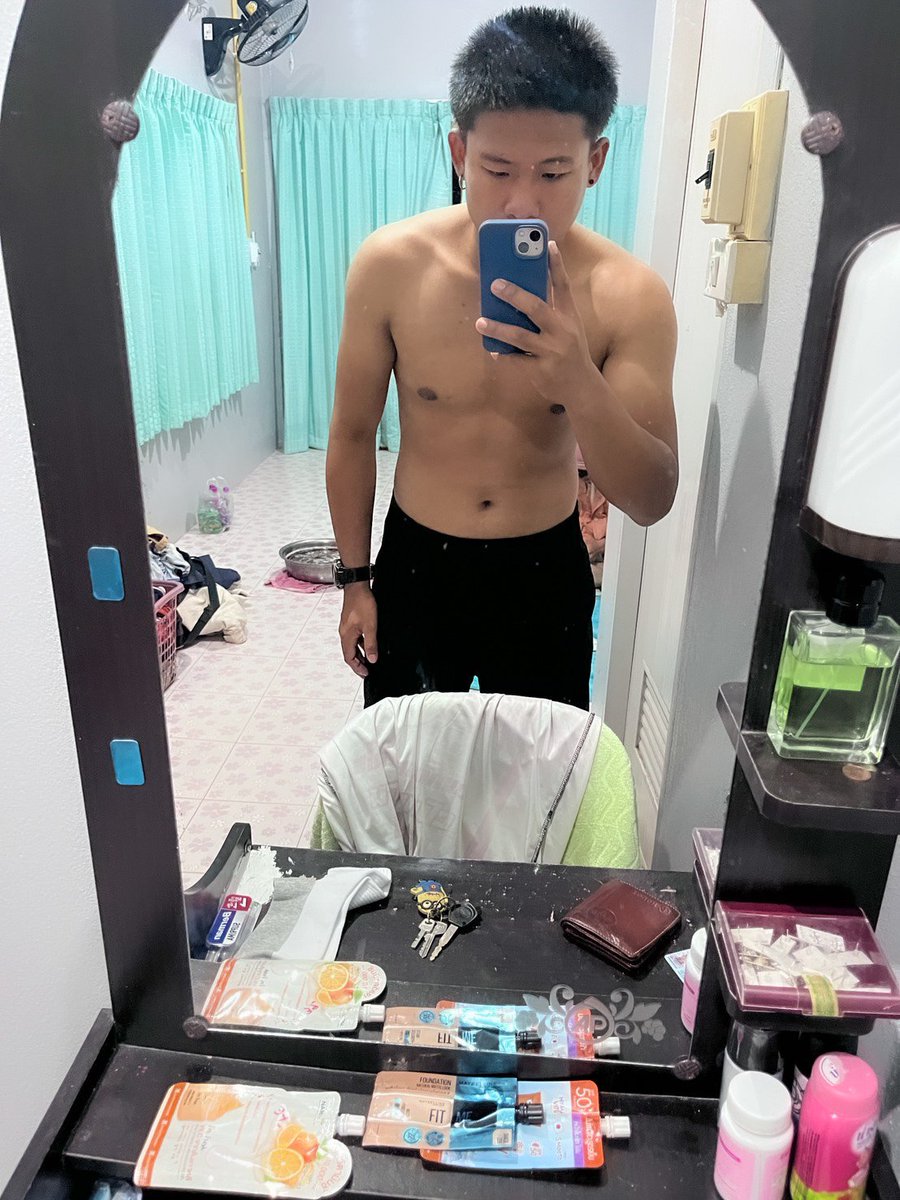 อะ ตอม tweet media