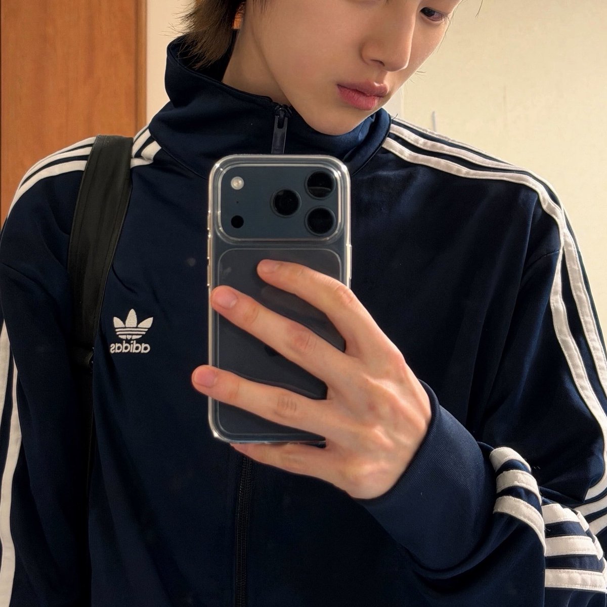 jj_uhooni's tweet photo. 주훈니 네일 안 한 손도 넘무좋아.......
손가락 길고 곧은 것도 그런데 손톱도
늘 정갈하게 정리돼있는 게 ㅈㅉ최종개처좋음 https://t.co/gq3WQ4KmwS