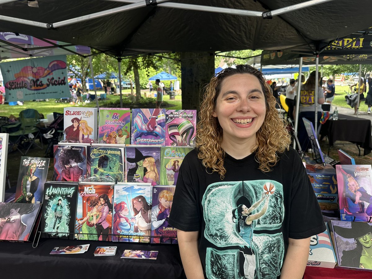 ComicUno's tweet photo. At Long Island Pride! https://t.co/4U19opxblL