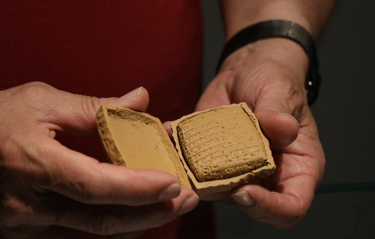Anatolian2023's tweet photo. A 4,000-year-old trade record from Kayseri is now on display with its original clay envelope.

Found at Kültepe Kaniş/Karum, the tablet was read without damaging the sealed envelope. The text records a commercial agreement over wheat and barley between Shawidashu and Enishar. https://t.co/wmEubgeawl