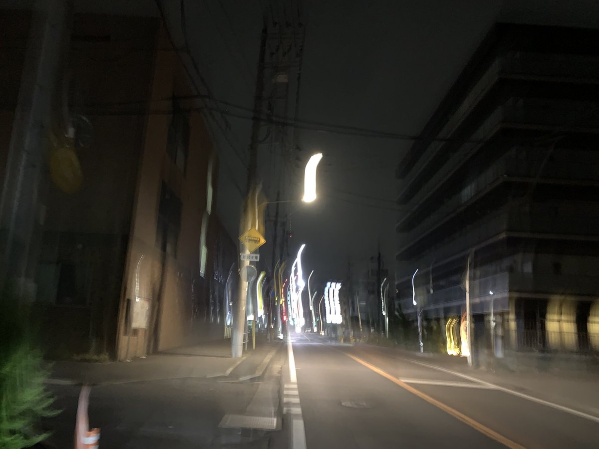 pe_kisyou's tweet photo. 家の近所の自販機全部なくなって深夜徘徊始まった https://t.co/LU3s8zsnpm
