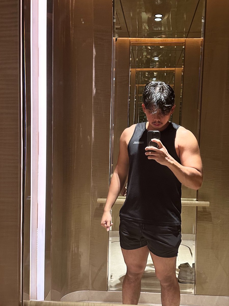 imthenewboy's tweet photo. last long weekend of the year 😭 https://t.co/tIZKp6CQgv