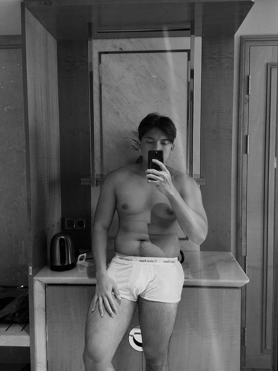 imthenewboy's tweet photo. last long weekend of the year 😭 https://t.co/tIZKp6CQgv