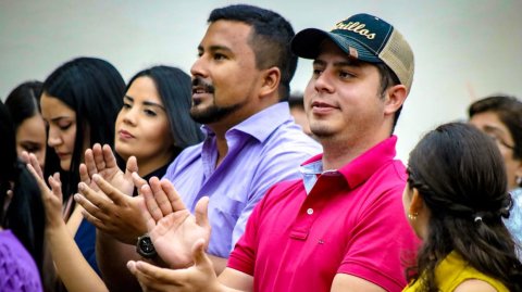 Justiciero17530's tweet photo. daniel mendoza dará su partido político a la revolución ciudadana, investiguen los nexos de su asesor jean carlos benavidez actualmente el líder de los fatales de junin manabi, tiene fincas, bunker, escoltas, carros blindados y sicarios a su disposición, mucho dinero del narco. https://t.co/5PtdGAwAq7