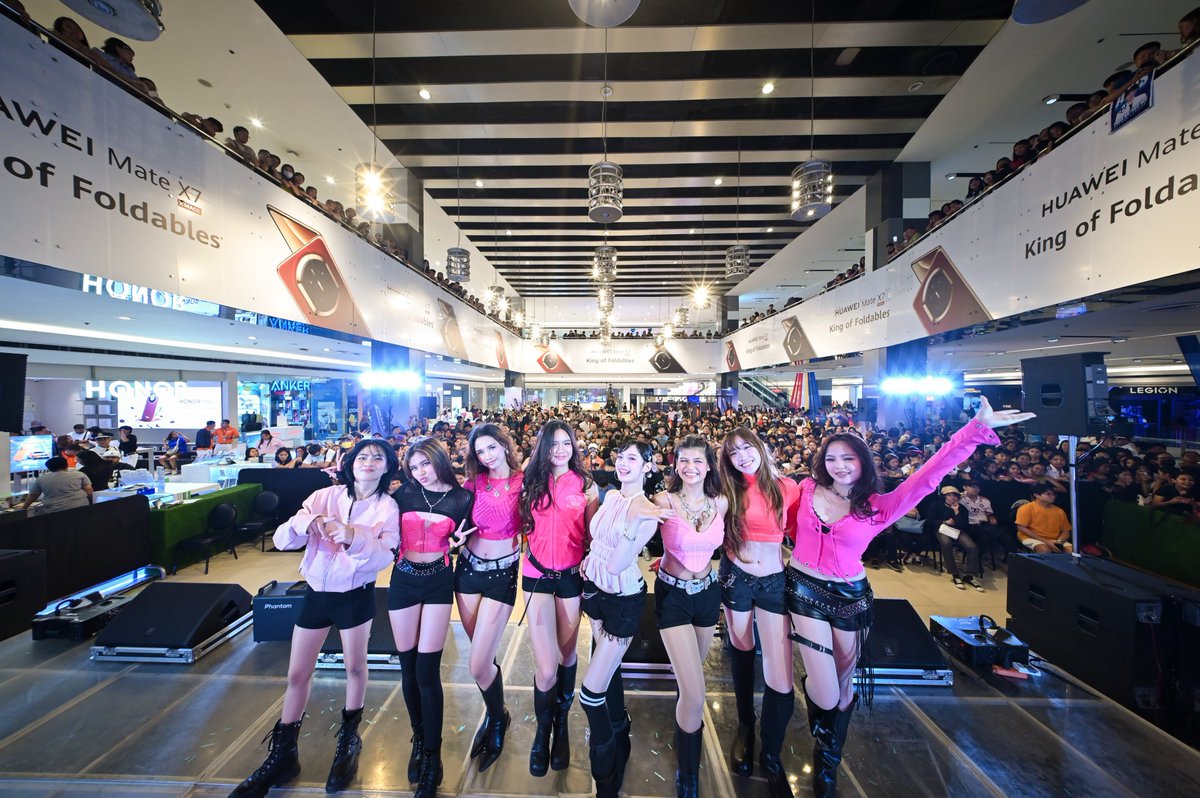 smnorthedsa's tweet photo. Thank you for joining PPOP Fest here at SM North Edsa. See you next time ✨️

#6ENSE #RAYA #GENZIX #SUGARNSPICE 
#PPOPFestYear3 https://t.co/tqhV9o30AG