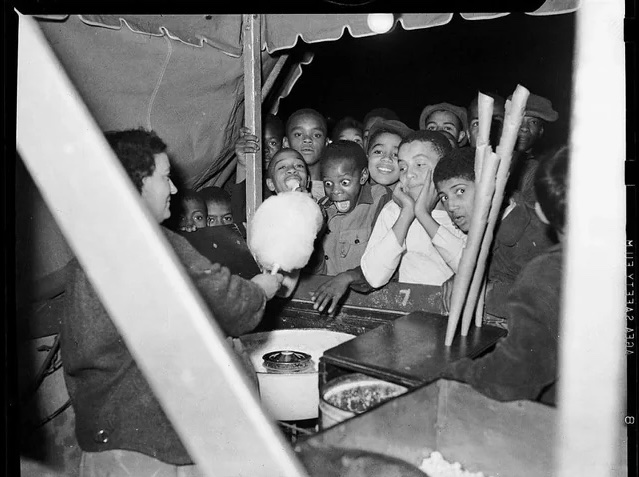 historyinmemes's tweet photo. A 1940s-era kid loses his godamned mind over some cotton candy. https://t.co/29nPYoaNba