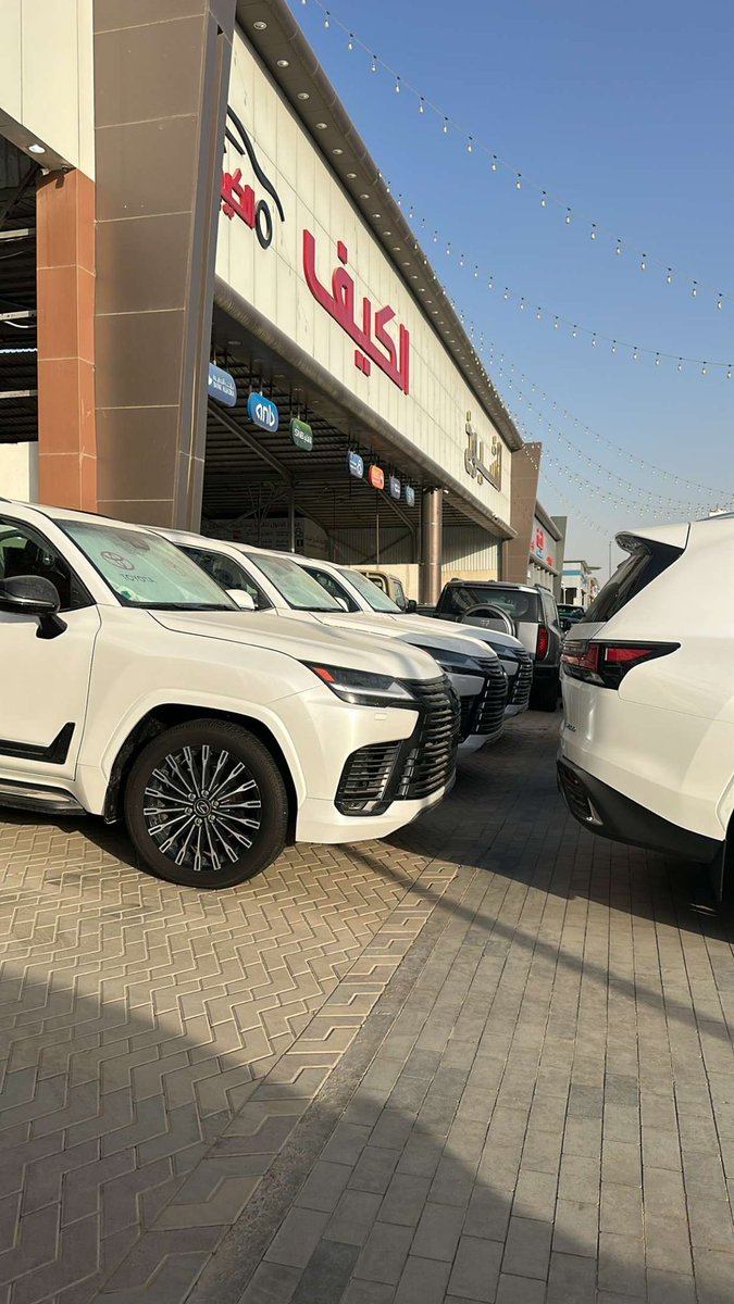 502A__'s tweet photo. راكب اللي وجهه اسود من وجيه الرخوم 
بس … ما حوله رخامه ولا هوب رخمه . https://t.co/x8zLWmzQqO