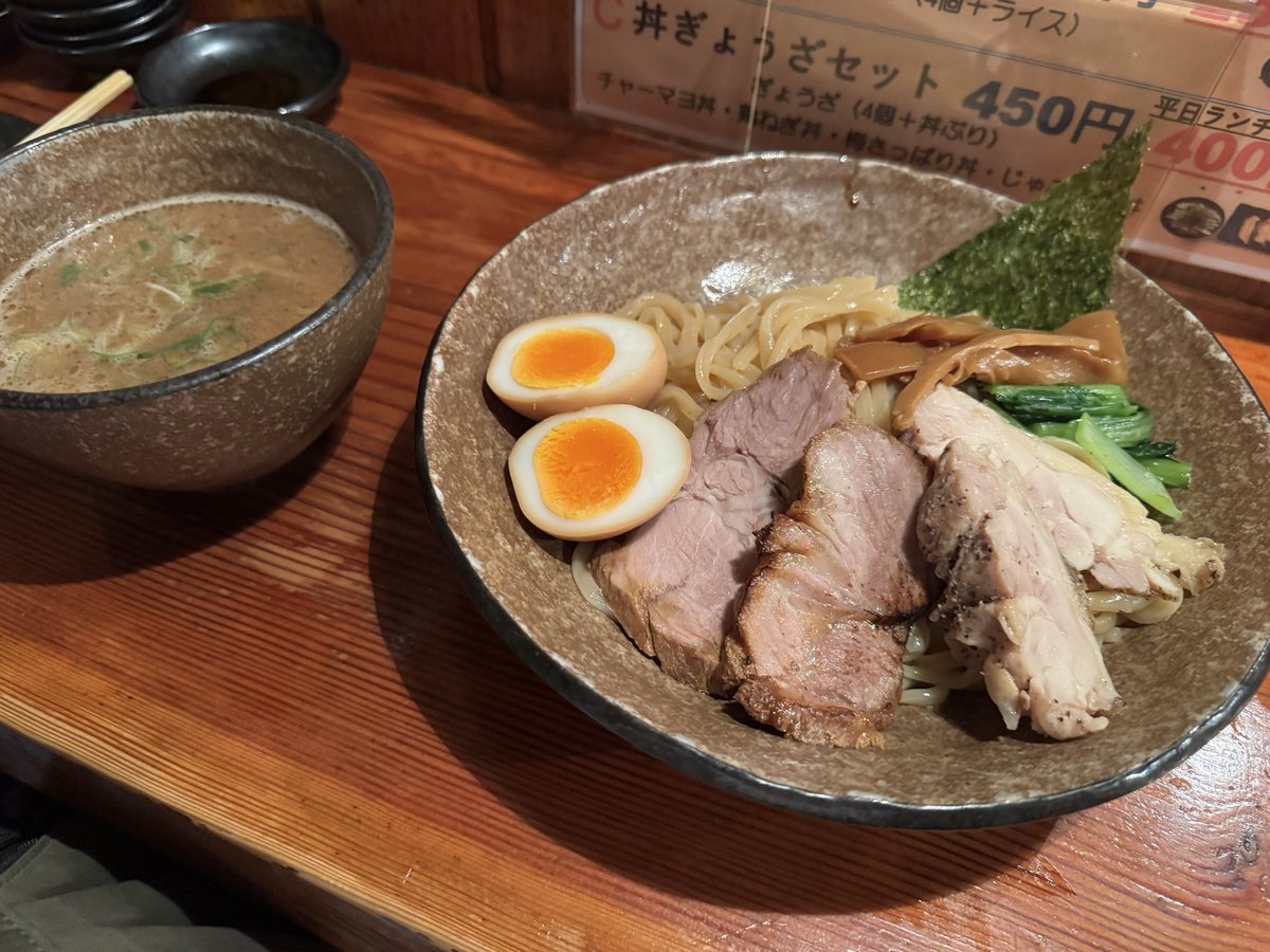 miocohs's tweet photo. 麺300gはマジで詰んだ！
美味しすぎて食べ切って褒められたけど、ひと言も口聞けないくらいお腹痛くなったけど、またすぐ食べに行きます🍜
次回からはミニにするよ！ https://t.co/JTSoQstLtU