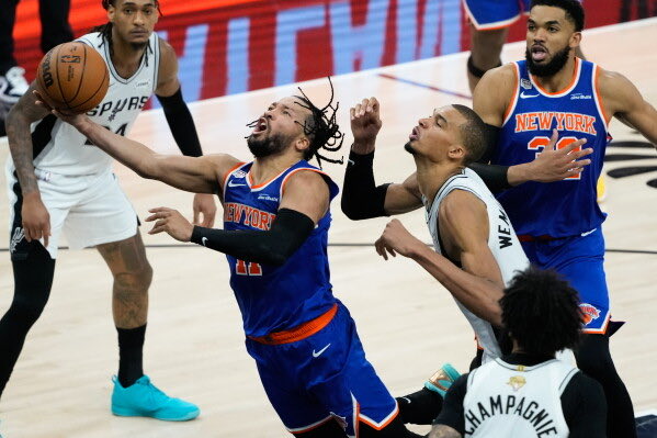 LombardiHimself's tweet photo. Historic run. Some cross-sport context: Best postseason point differentials of all time….

NFL: 1989 SF 49ers (+100)
NBA: 2026 NY Knicks (+283) https://t.co/3pu9DCetbB