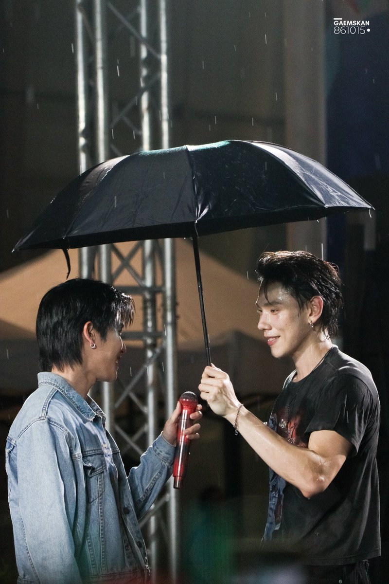 gaemskan861015's tweet photo. อยู่กางร่มให้กันและกันไปนานๆเลยนะ ☔️🤍

DAOU CHACHA BUSKING
#BUSKINGช้าช้าไปกับต้าห์อู๋ https://t.co/wFgroE6zRr