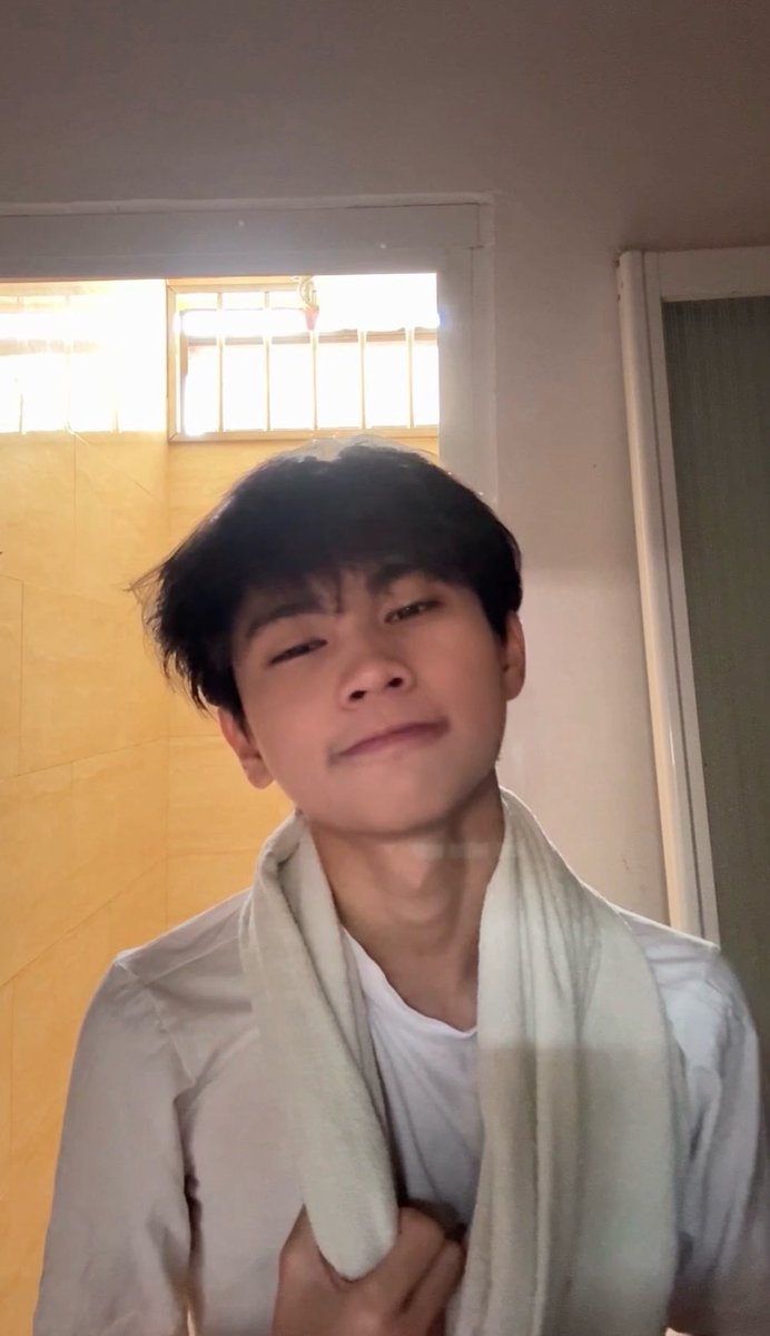 xylsh09's tweet photo. 擦玻璃💀 https://t.co/HUrHHuC4U0