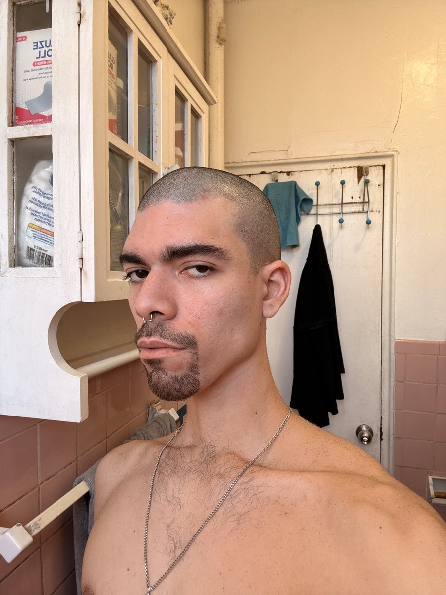 danlex000's tweet photo. Hair or BuzzCut ? Which one is your fav ? https://t.co/h1ixhDlhZ8