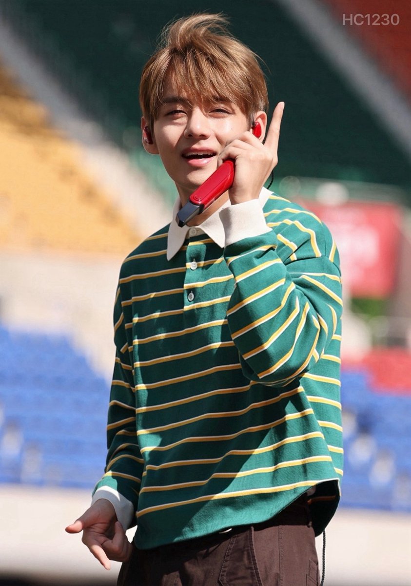 HC1230v's tweet photo. 260612 BUSAN Day1
 soundcheck

#뷔 #태형 
#V #TAEHYUNG https://t.co/qwITBna8GC