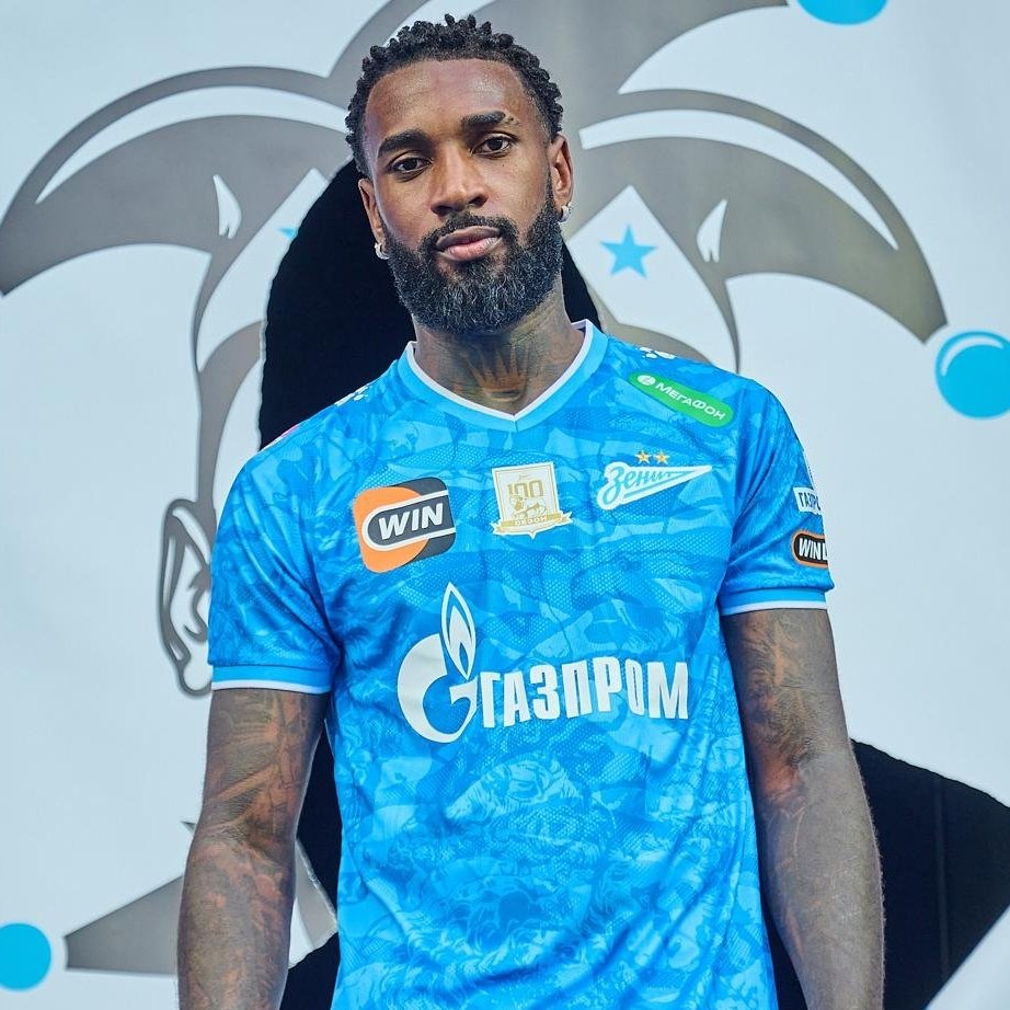 flaconect2's tweet photo. O Gerson sempre foi um jogador que, na minha visão, encaixaria perfeitamente na Seleção Brasileira pelo estilo de jogo e pela versatilidade no meio-campo. O problema nunca foi a saída do Flamengo, mas sim a decisão de se aventurar na Rússia em um momento decisivo da carreira.
Ele acabou perdendo cerca de seis meses importantes, justamente com a Copa do Mundo batendo na porta, e isso custou ritmo, sequência e visibilidade no mais alto nível. Era uma oportunidade de ouro que poderia ter sido melhor aproveitada para chegar ainda mais pronto na Seleção.