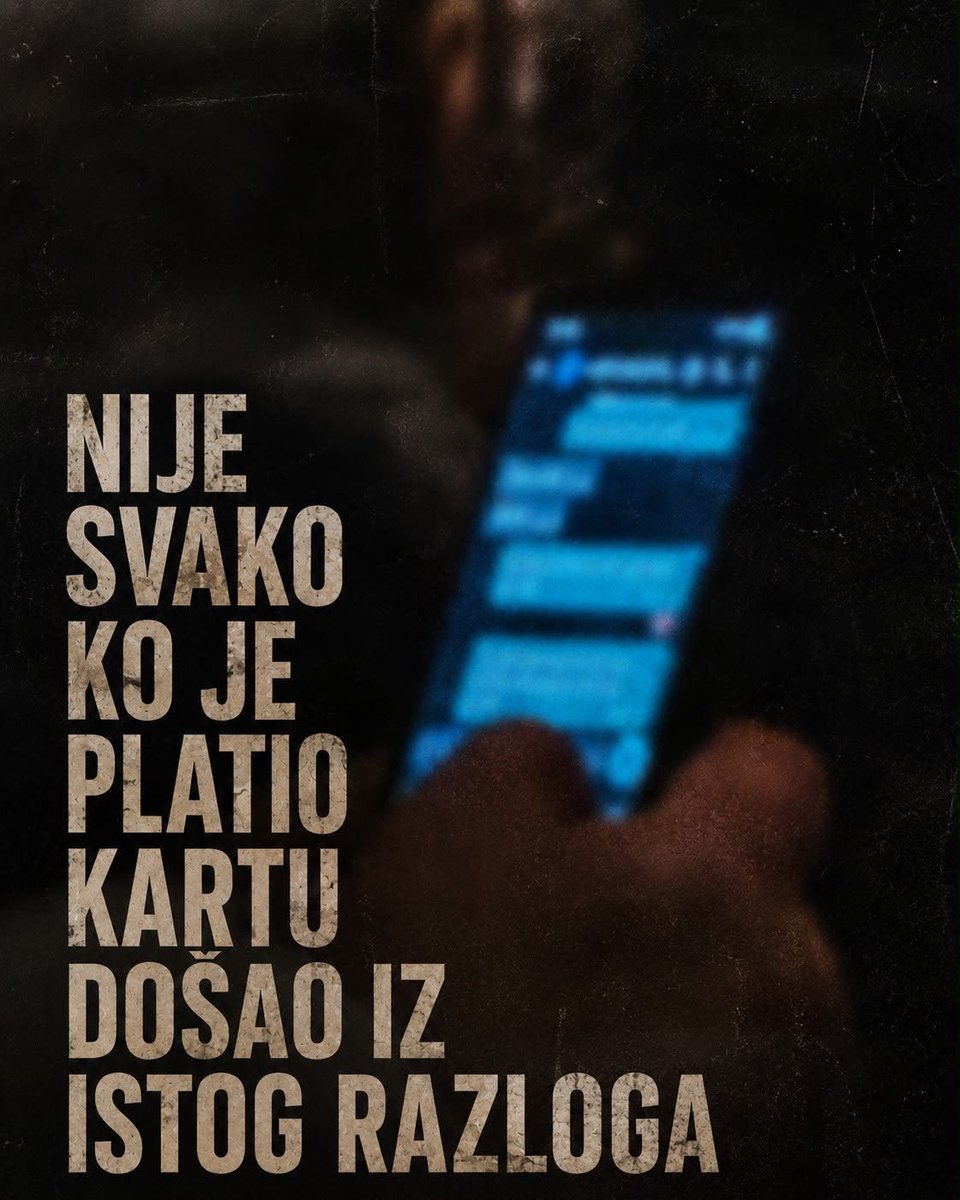 pro_glas_rs's tweet photo. Kupili kartu. Došli na tribinu. Predstavili se kao novinari. A onda slali izveštaje Informeru. 
Ne znamo šta je tačno definicija dopisništva, ali ovo je verovatno blizu. https://t.co/iuVku8JLWn
