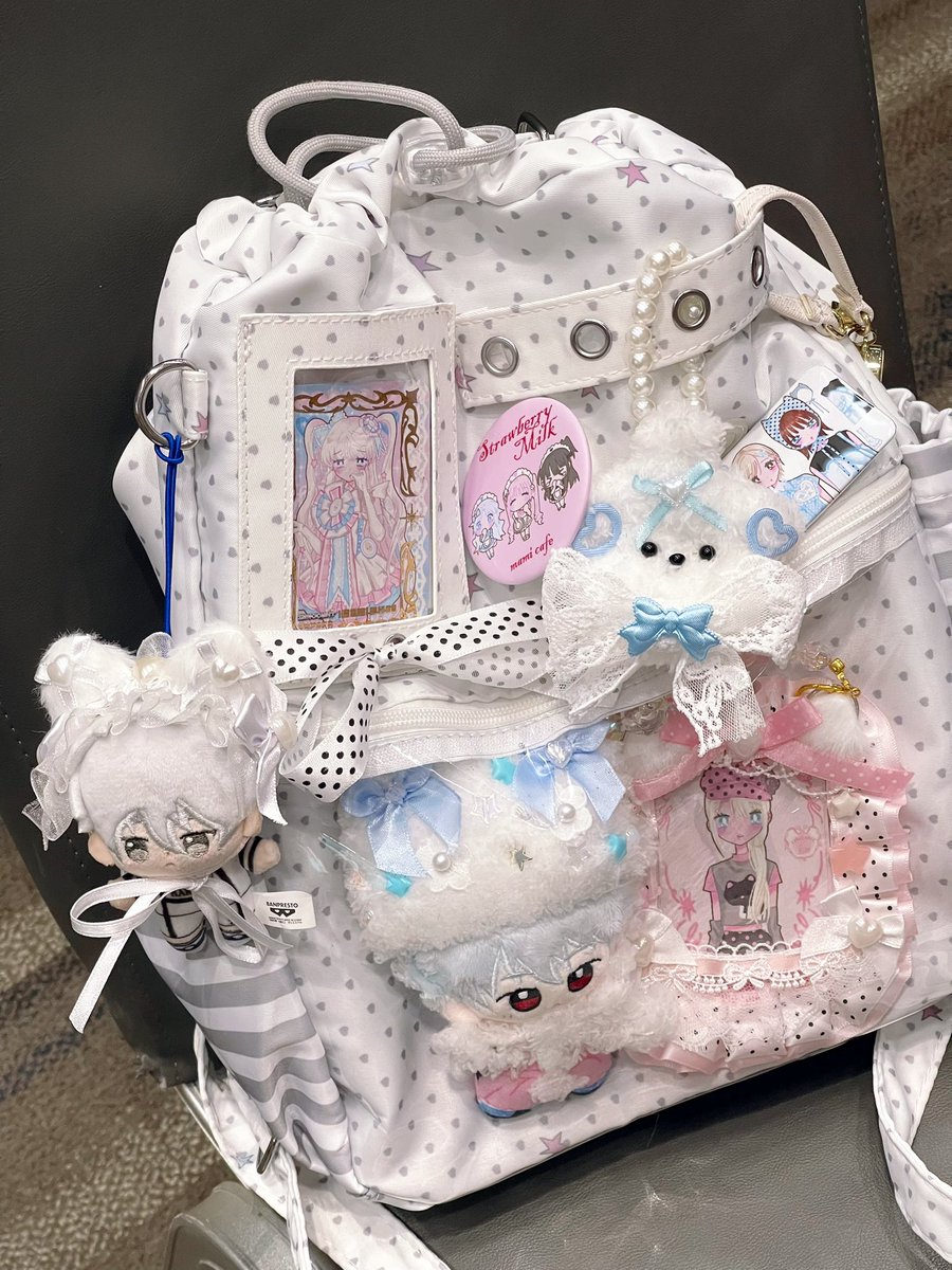 Fly2Somewhere's tweet photo. ไปออกบูธ✖️
ไปแต่งIta bag✔️🤣🤍 https://t.co/LLpa0ci1r1