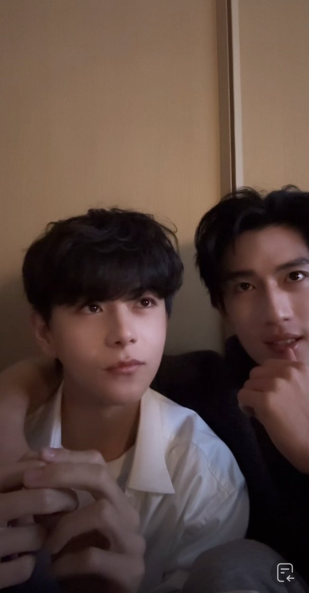 MGParep's tweet photo. มาไลฟ์อวดแหวนลู่เฟิงกับอี้เฉิน💍
 #DoubleHelix #AydenSng #LyuSitong https://t.co/z8AQmRIcl3