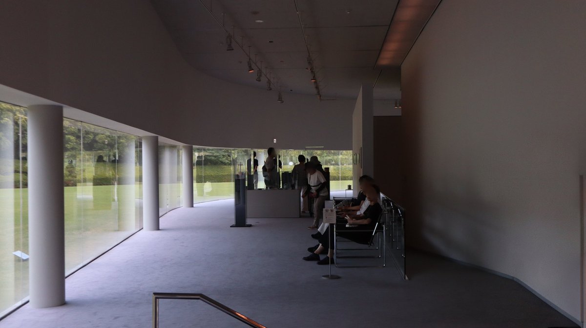 ayataka_ar's tweet photo. 駆け込みで資生堂アートハウス

暗い展示室から明るい展示室へと歩いて、1周して全体像が繋がるような体験ができた(直近のとある授業で聴いた、建築も時間芸術的な側面を持ちうるという話を思い出した) https://t.co/xY6qAjs5Ba