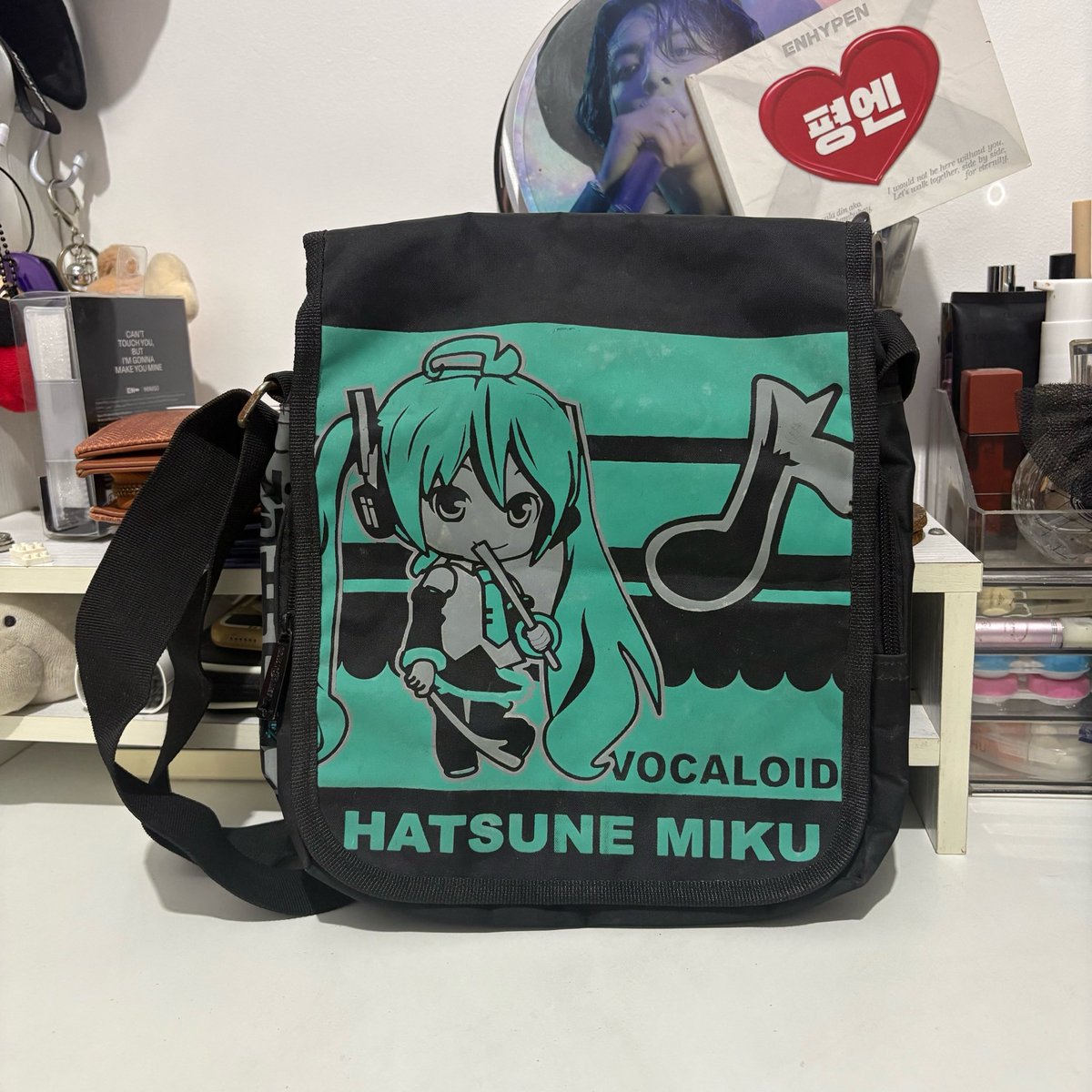 rose_fallin1's tweet photo. ꒰ wts lfb : #fallin1_sells ꒱ 

✶ hatsune miku sling bag

𓂋 150 PHP
𓂋 payo
𓂋 mop: br, gcash or maya
𓂋 mod: sdd, delivery / meet up within mm

+ selling for lower price due to its condition

   ⤷ reply if inch here / dm me !!

t. vocaloid https://t.co/29OIaNs9vj