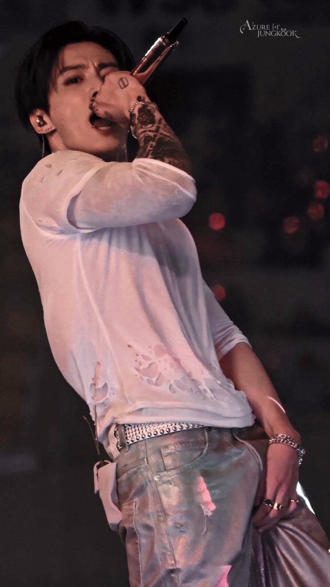 archiveforJK's tweet photo. hey so this pic is crazy https://t.co/VRwRTKSfn1