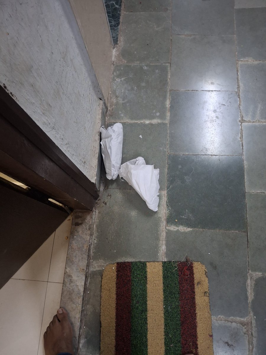Prince1216478's tweet photo. @Flipkart @flipkartsupport he removed these to mention quality standards https://t.co/qCDga11t9z