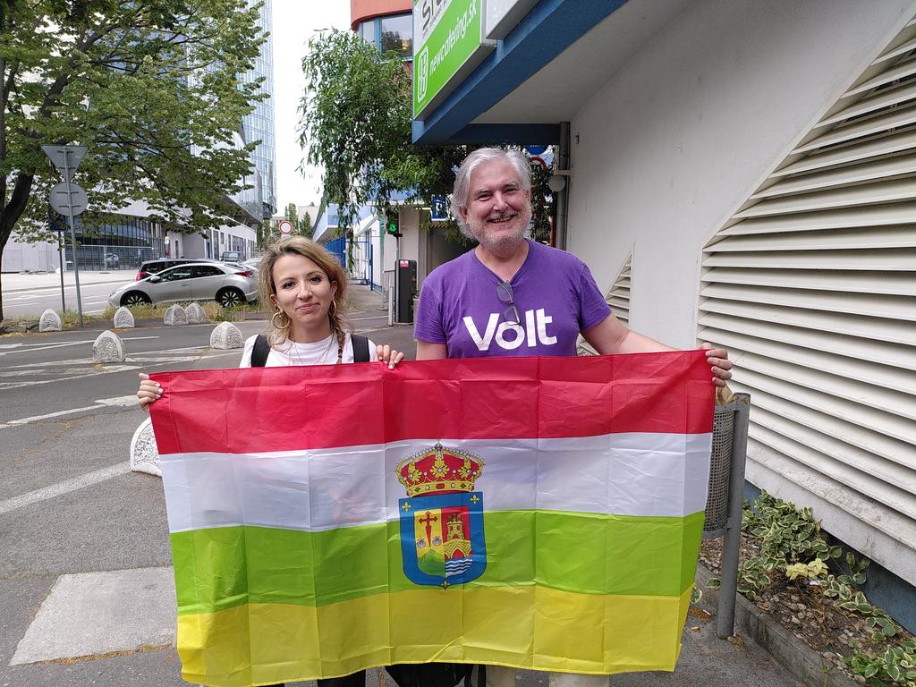 VoltEspana's tweet photo. Disfrutarias mucho de una #VoltGA
Solo en el equipo de España:
- nacido en Madrid, emigrado a La Rioja
- nacido en Colombia, en Madrid, pasando por servicio en Libano, Irak, Afganistan
- nacida en Rusia, criada en Asturias, viviendo en Austria
- nacida en Barcelona, viajando y trabajando por el mundo, ahora en Barcelona...
¿Te apuntas?
https://t.co/sdDTG5lXZn
Si quieres saber más info@voltespana.org
Si quieres unirte https://t.co/MMk5BBkemO