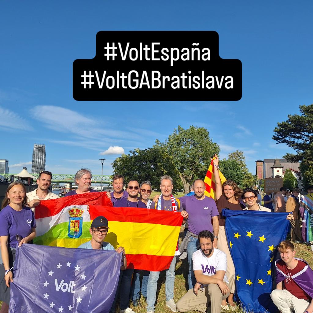 VoltEspana's tweet photo. Disfrutarias mucho de una #VoltGA
Solo en el equipo de España:
- nacido en Madrid, emigrado a La Rioja
- nacido en Colombia, en Madrid, pasando por servicio en Libano, Irak, Afganistan
- nacida en Rusia, criada en Asturias, viviendo en Austria
- nacida en Barcelona, viajando y trabajando por el mundo, ahora en Barcelona...
¿Te apuntas?
https://t.co/sdDTG5lXZn
Si quieres saber más info@voltespana.org
Si quieres unirte https://t.co/MMk5BBkemO