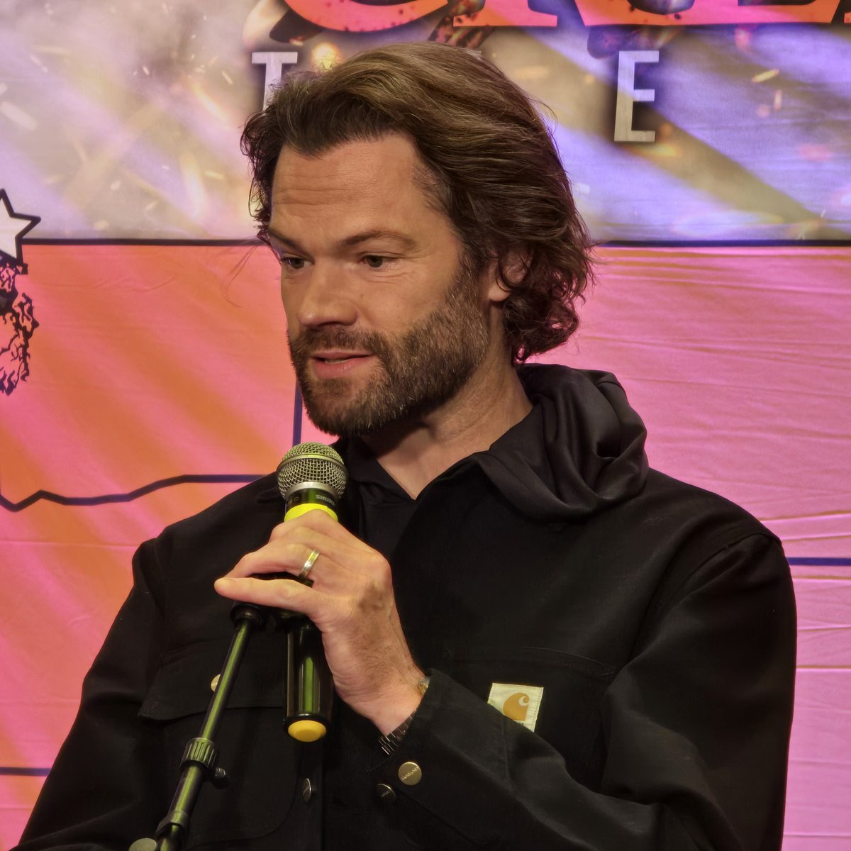 FangasmSPN's tweet photo. Awww @jarpad brings home Pokémon cards for the kids when he's away #spnbos https://t.co/G6ytIzWsCn