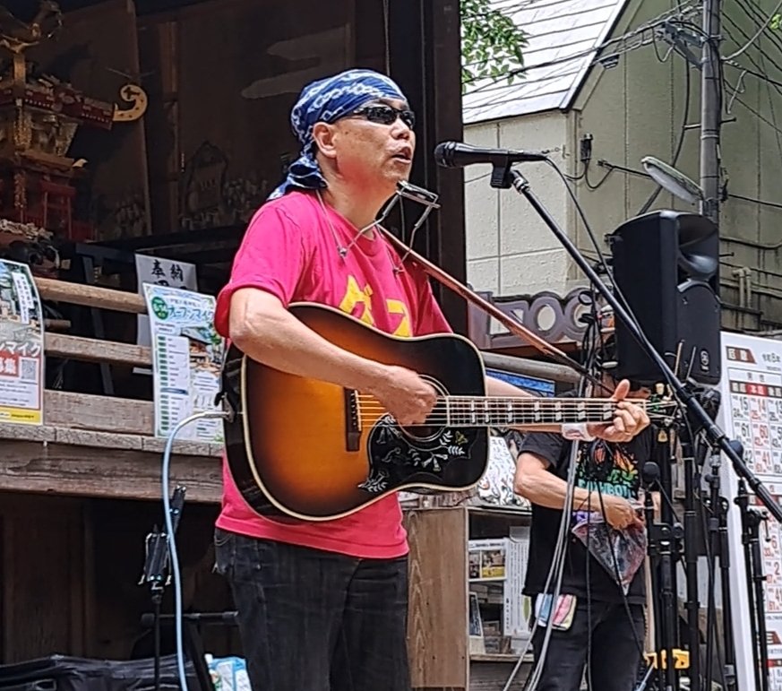 S37Satorun's tweet photo. 戸越八幡神社オープンマイク～🎸
雨に降られる事もなく無事に終了～😃🎶
現地観覧の皆様、スタッフ・共演の皆様、ありがとうございました～🙇‍♂️🙇‍♂️
素敵な雰囲気の中、楽しく歌えました‼️
図々しくも今度の土曜日に再出演～🎸
よろぴく～🎵💕
#戸越八幡神社 #オープンマイク 
#ギター弾き語り https://t.co/hIdNUh2FMI