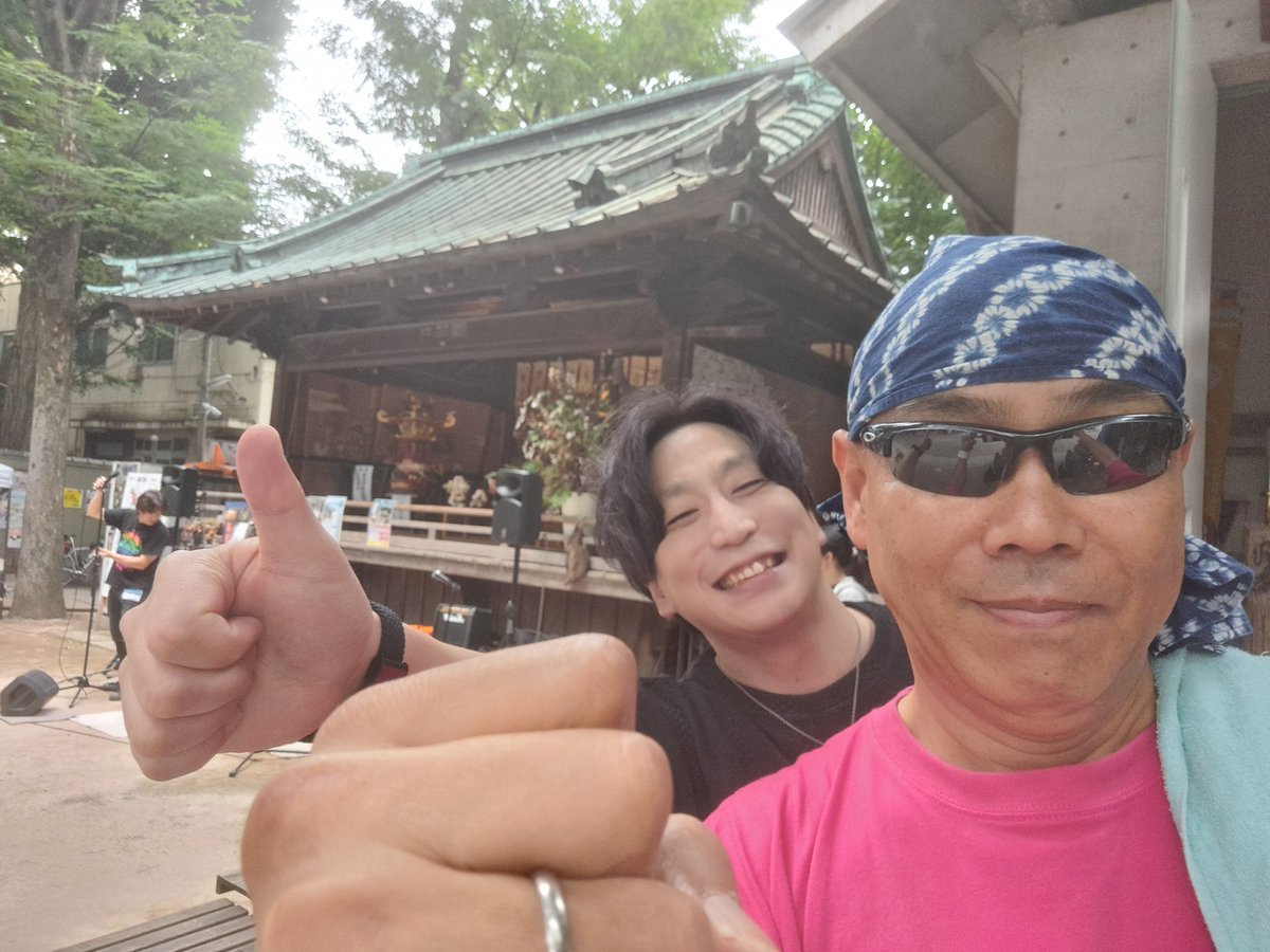 S37Satorun's tweet photo. 戸越八幡神社オープンマイク～🎸
雨に降られる事もなく無事に終了～😃🎶
現地観覧の皆様、スタッフ・共演の皆様、ありがとうございました～🙇‍♂️🙇‍♂️
素敵な雰囲気の中、楽しく歌えました‼️
図々しくも今度の土曜日に再出演～🎸
よろぴく～🎵💕
#戸越八幡神社 #オープンマイク 
#ギター弾き語り https://t.co/hIdNUh2FMI