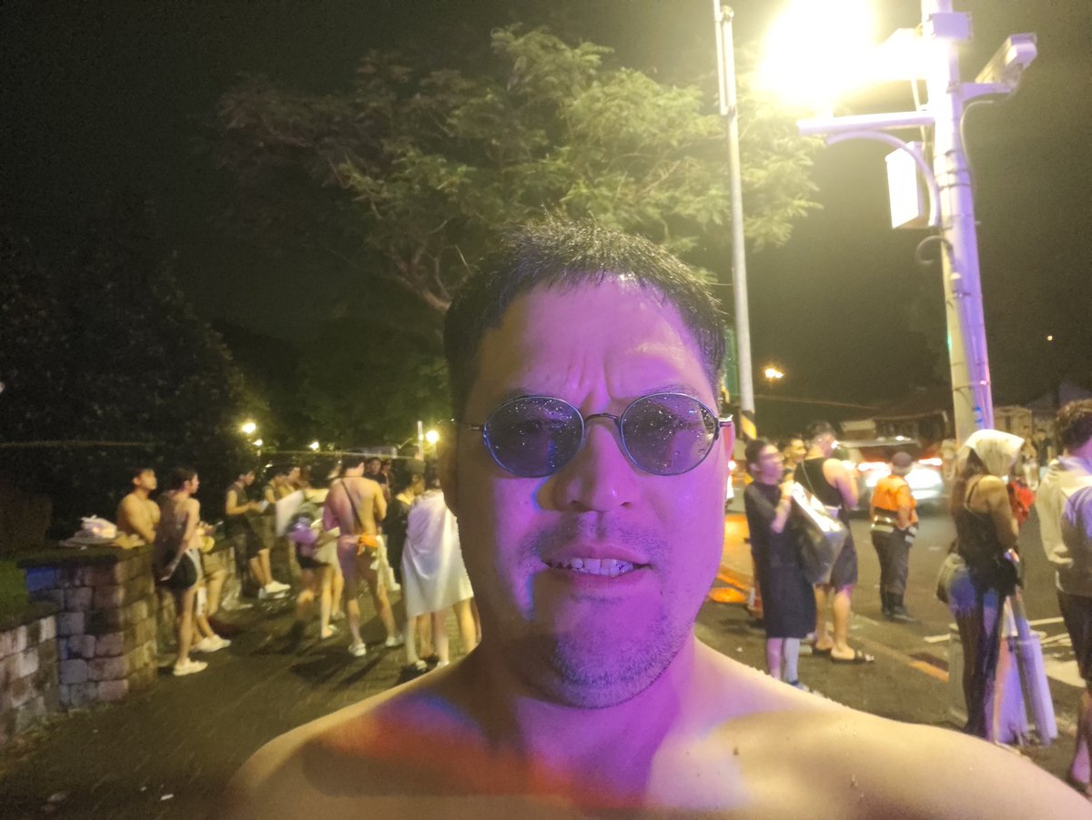 PSYlliumP's tweet photo. S2O台湾のあとはホテルまで半裸で歩いていいことになっている。30分かかる。 https://t.co/LyJ6YC8KVf