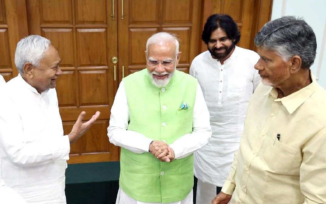 MeghUpdates's tweet photo. NDA moves closer to a 2/3 MAJORITY in the Lok Sabha.

— Following the MERGER of 20 rebel MPs with the Nationalist Citizens Party and SUPPORT for the NDA, its strength rises to 312 MPs.

— 2/3 mark: 360.

— ANI's Naveen Kapoor says the Monsoon Session will be EXPLOSIVE 🔥 https://t.co/jrVW91AeOR