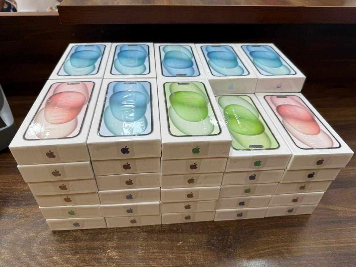 ALMIGHTYY____6's tweet photo. Brand new iPhone 15 128gb physical sim unlock available 

GH₵ 4,500 https://t.co/Xmz3MBGl8i