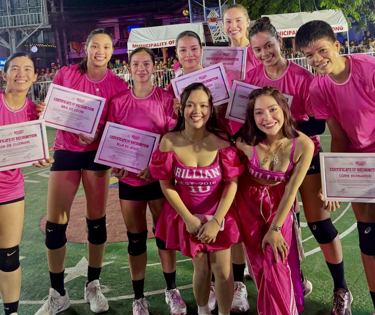 QueenJemaG's tweet photo. Creamline girls with Miss Glenda after their Brilliant All Star Volleyball Game 💗✨☺️ https://t.co/KfU4biJhhC