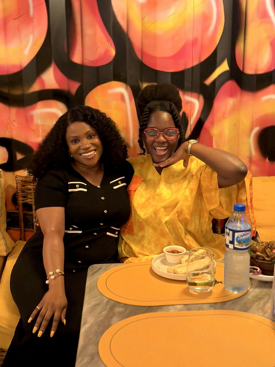 Tspiceskitchen's tweet photo. From Twitter timeline to real life π
Met @d_ocheido last night & sheβs such a chilled soul.
#JesusGirls https://t.co/IJtWo02TiU